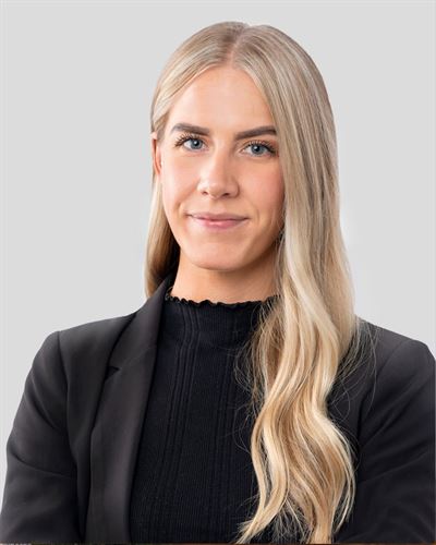 Nicole Koutoulakos, ansvarig mäklare i Hammarbyhöjden