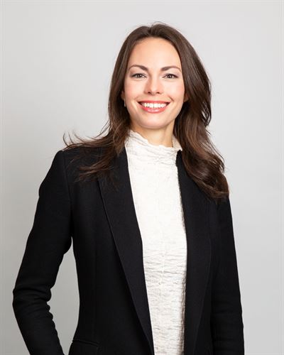 Hannah Alesand, ansvarig mäklare i Vaxholm