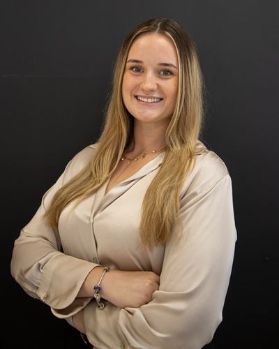 Rebecca Velin, assisterande mäklare i Nerja
