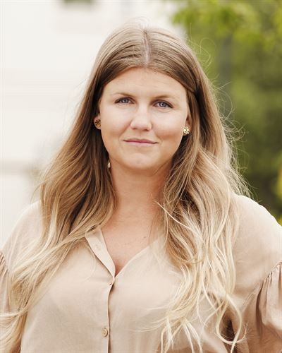 Madeleine Sundbye, fastighetsmäklarassistent i Falköping
