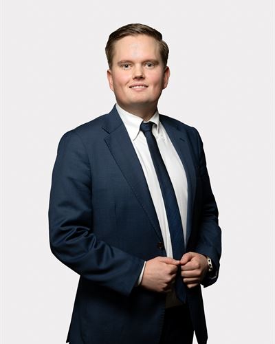 Adrian von Koch, ansvarig mäklare i Nacka