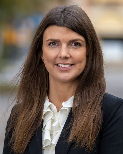 Jennifer Karlsson, mäklare i Örebro