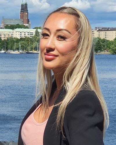 Jenny Pettersson, fastighetsmäklarassistent i Liljeholmen