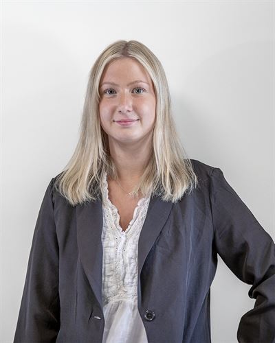 Malin Hedlund, assisterande mäklare i Hagfors