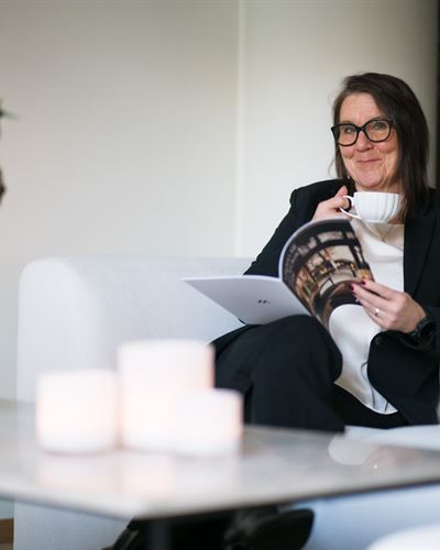 Titti Niesen, ansvarig mäklare i Huddinge