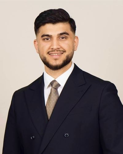 Khybar Josefzai, assisterande mäklare i Malmö Regementsgatan