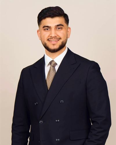 Khybar Josefzai, ansvarig mäklare i Malmö Regementsgatan