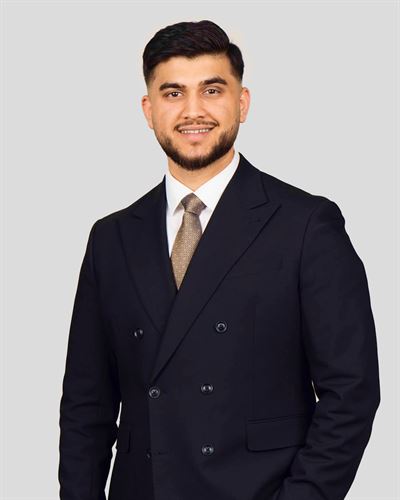 Khybar Josefzai, ansvarig mäklare i Malmö Regementsgatan