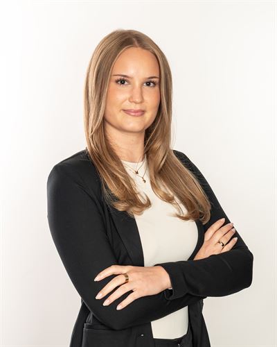Moa Andersson, assisterande mäklare i Spånga-Vällingby-Hässelby