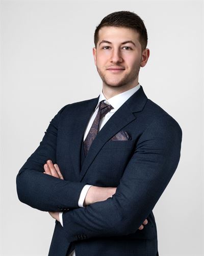 Julius Khano, ansvarig mäklare i Sollentuna & Kista