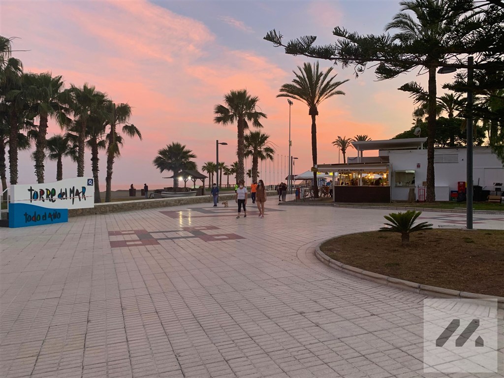 Torre del Mar y su galardonado paseo marítimo.   i vélez-málaga