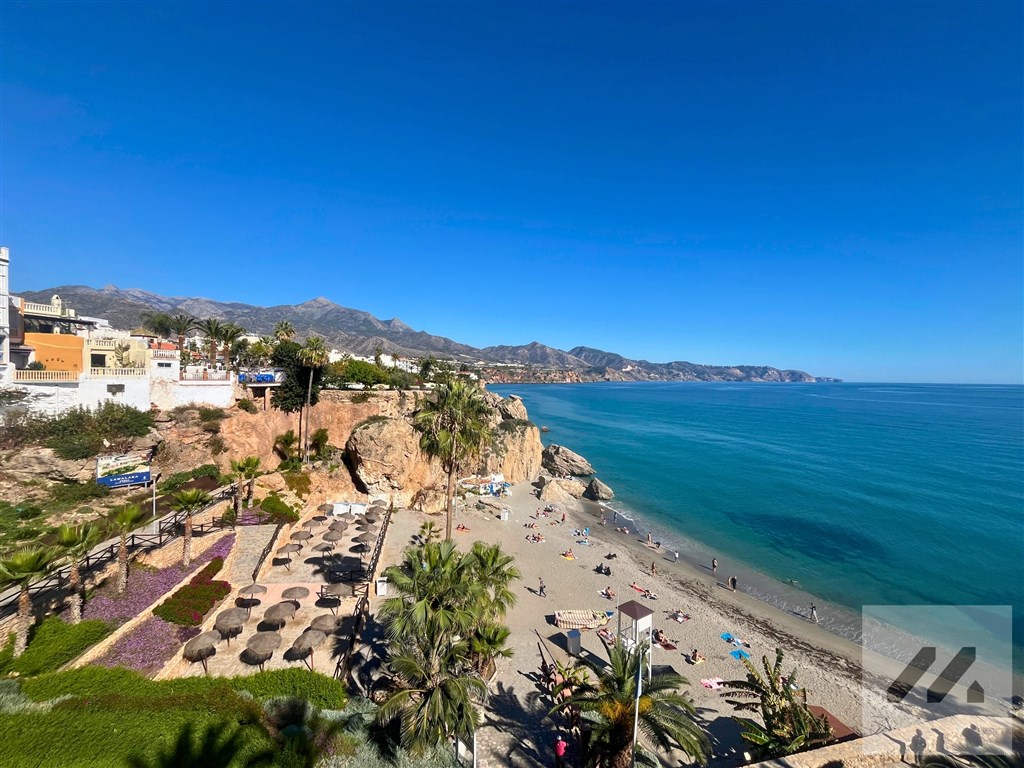 Subtropical climate  i nerja